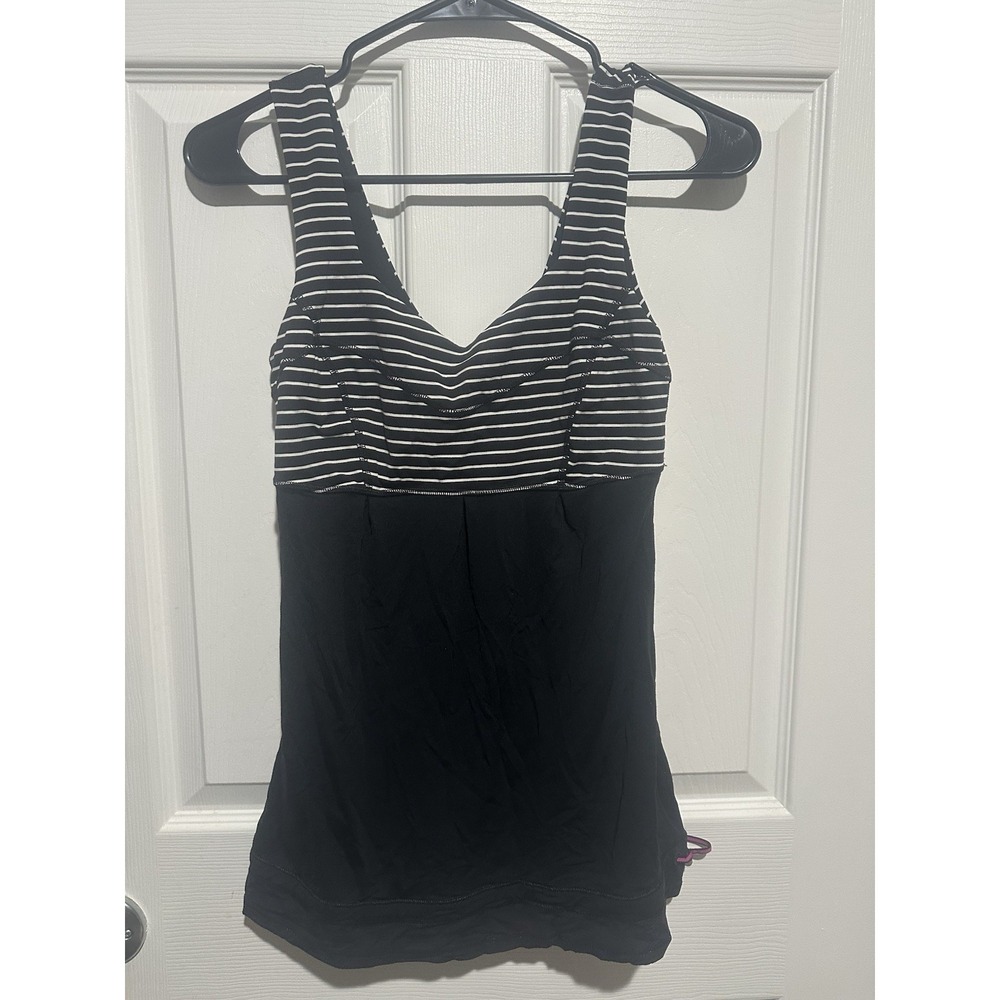 Lululemon Aria II Tank Top Size 4 Black White Parallel Stripe Yoga Built In Bra